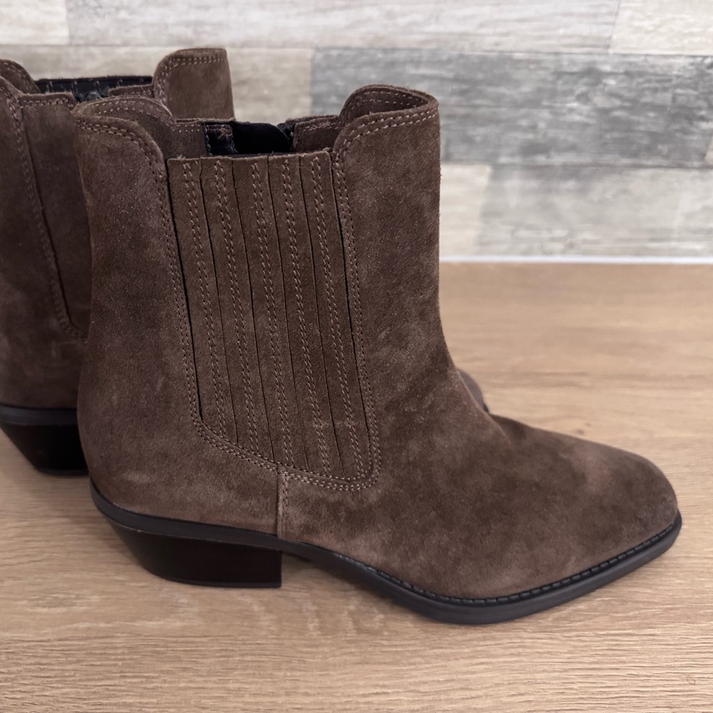 TJ Collection Chocolate Suede Ankle Booties